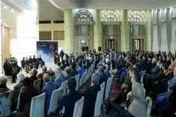 رئیس جمهور: پیشرفت‌های کشور با هنرمندی به تصویر کشیده شوند
