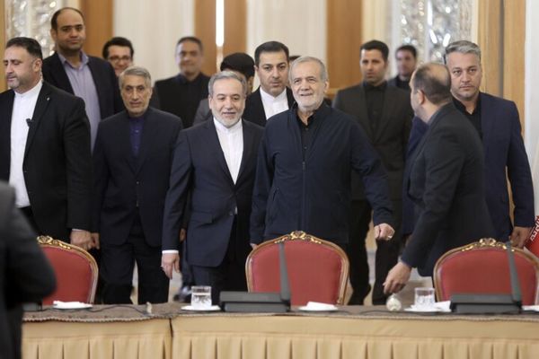 پشت‌پرده بازدید ناگهانی پزشکیان از دستگاه دیپلماسی / روایت عراقچی