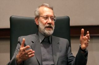 عکس العمل طنز لاریجانی به قطع برق در هنگام سخنرانی