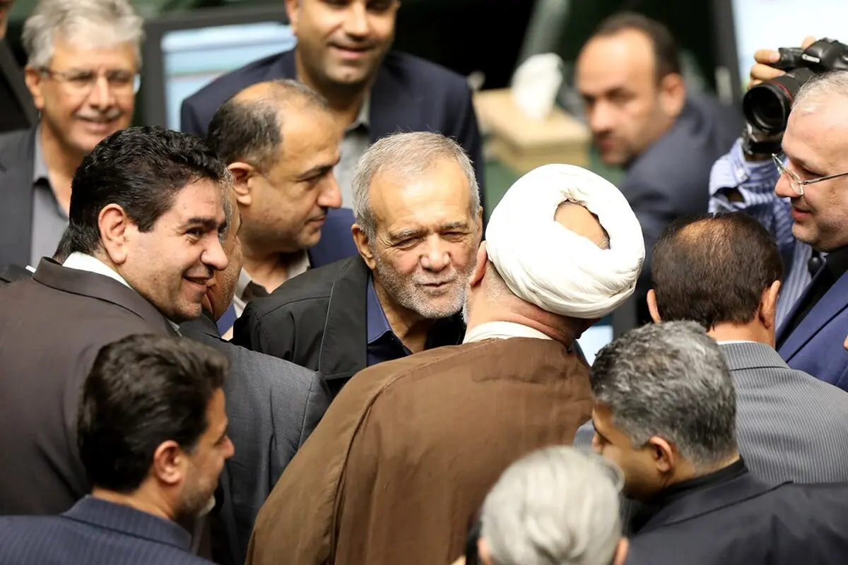 احضار شبح بنی‌صدر؛ بازنمایی هراس به سبک رسایی