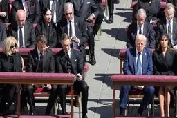 آیا کت‌ و شلوار آبی ترامپ در مراسم وداع با پاپ اشتباه دیپلماتیک بود؟