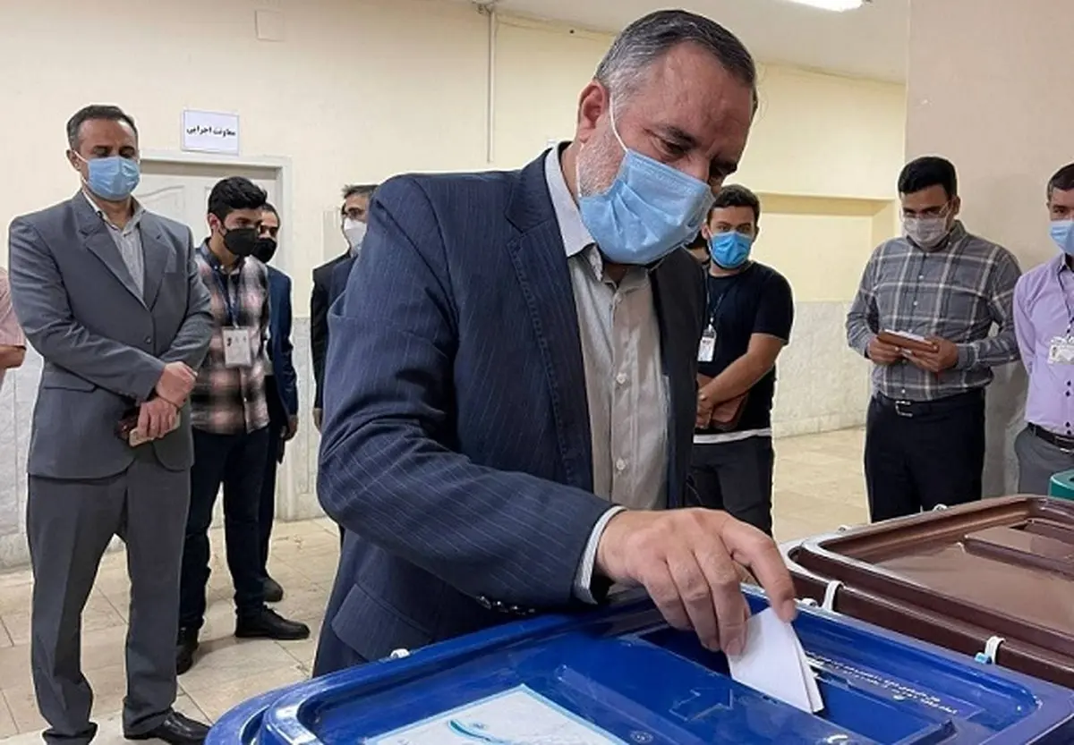 ️فرمانده نیروی زمینی نیز رأی خود را به صندوق انداخت