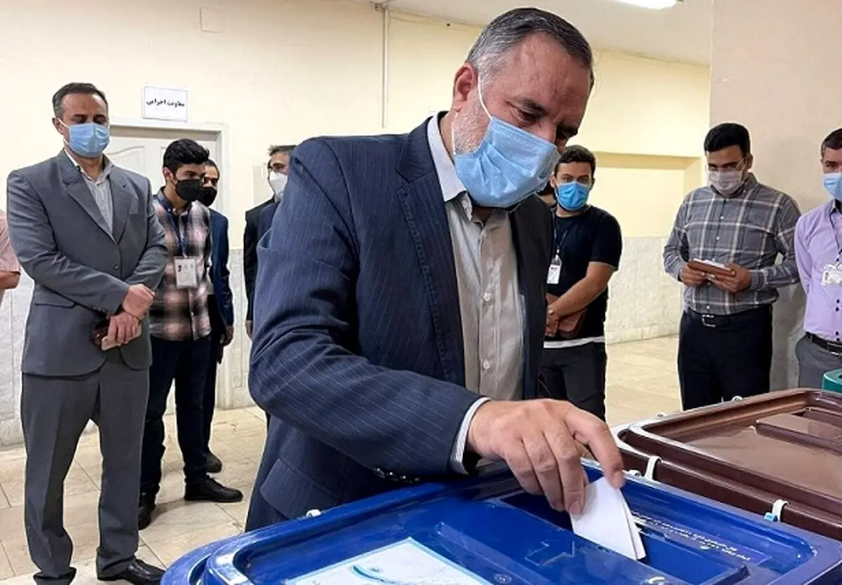 ️فرمانده نیروی زمینی نیز رأی خود را به صندوق انداخت