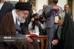 تصاویر دیدار شاعران با رهبر معظم انقلاب اسلامی