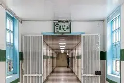 لحظه اعلام عفو ۵۰ هزار نفر توسط رهبر انقلاب در زندان