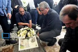 تصاویر فرزندان آیت الله رفسنجانی در مراسم تشییع عمویشان