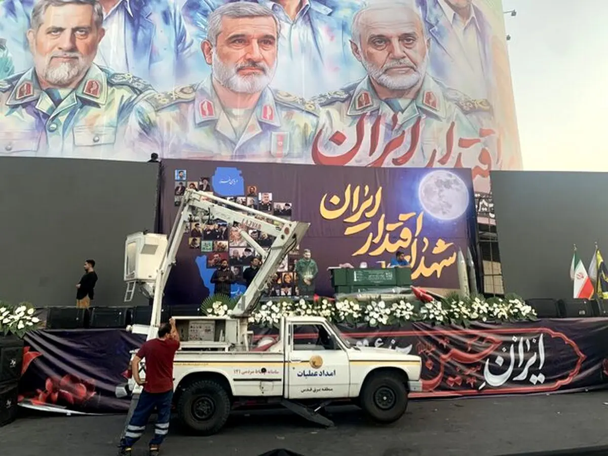 آغاز آماده‌سازی مسیر تشییع شهدا از سحرگاه + عکس