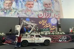 آغاز آماده‌سازی مسیر تشییع شهدا از سحرگاه + عکس