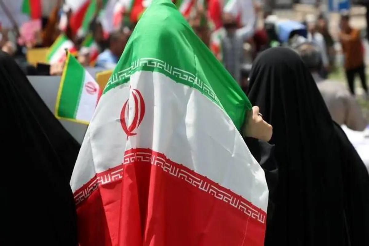 همدلی خودجوش جوانان در میدان معلم تهران