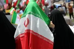 همدلی خودجوش جوانان در میدان معلم تهران