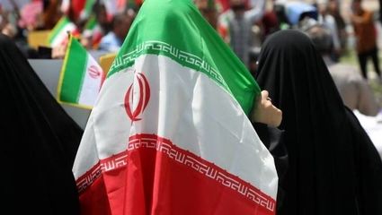 همدلی خودجوش جوانان در میدان معلم تهران