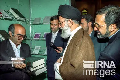رهبری در نمایشگاه کتاب 
