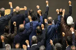 خط و نشان مجلس برای آمریکا؛ هرگز از حقوق هسته‌ای کوتاه نمی‌آییم