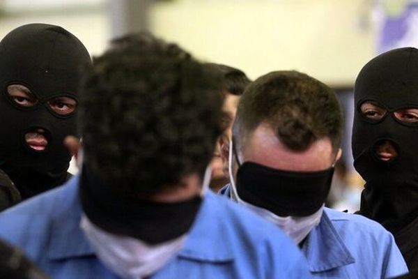 جاسوس ها و نفوذی ها همچنان کف خیابان هستند
