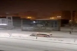  گیر کردن آمبولانس در برف