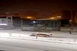  گیر کردن آمبولانس در برف