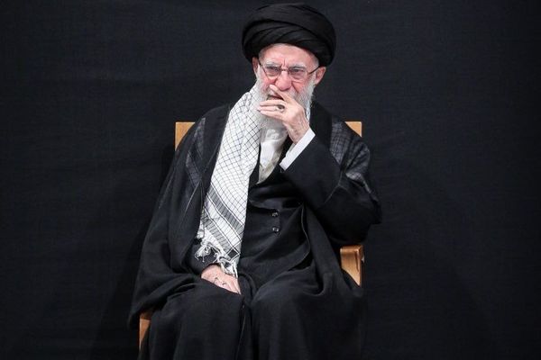 تصاویر جدید از حضور رهبر انقلاب در مراسم شب عاشورا
