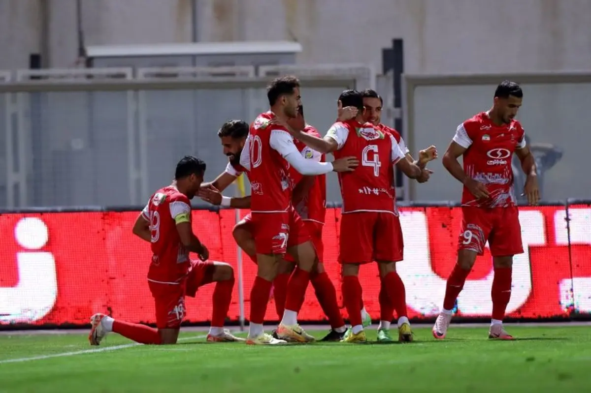 گل گهر ۰-۱ پرسپولیس: صدرنشینی پرسپولیس با دریبل زیدانی