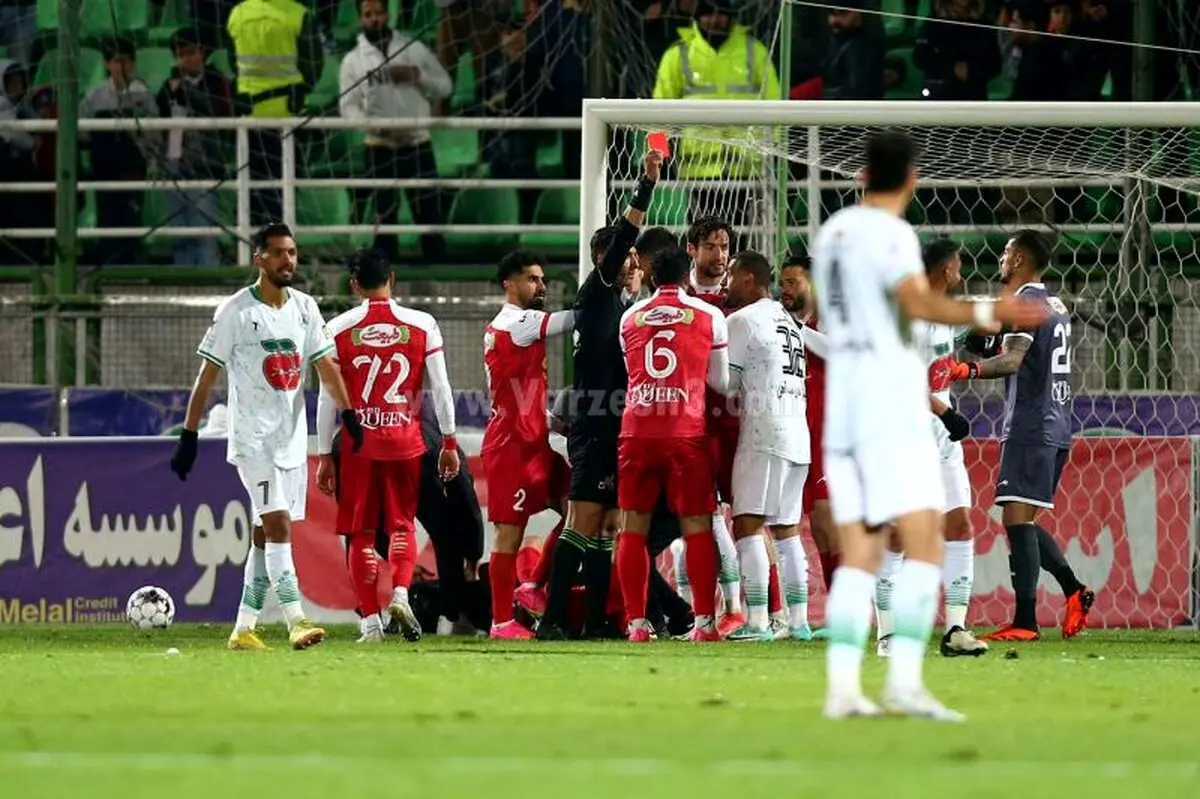 نقد پرسپولیس - ذوب‌آهن با صحنه‌های جنجالی