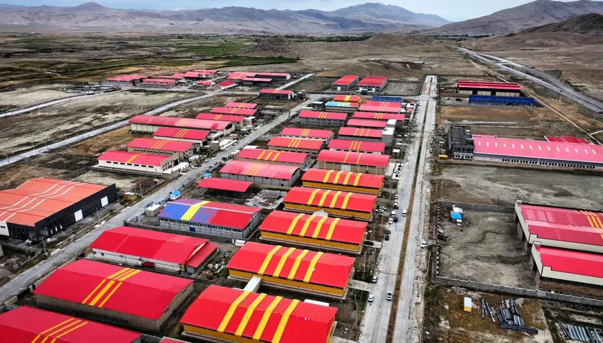 منطقه آزاد ماکو، دروازه‌ای به جهان اما گرفتار بروکراسی‌های عجیب اداری/ وسعتی که مانع توسعه شده است