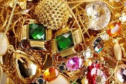 آخرین قیمت طلا، سکه و ارز در بازار 22 تیر / طلا کمی ارزان شد + جدول