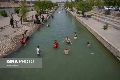 شنا در رودخانه