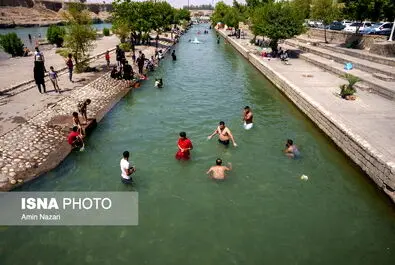 شنا در رودخانه