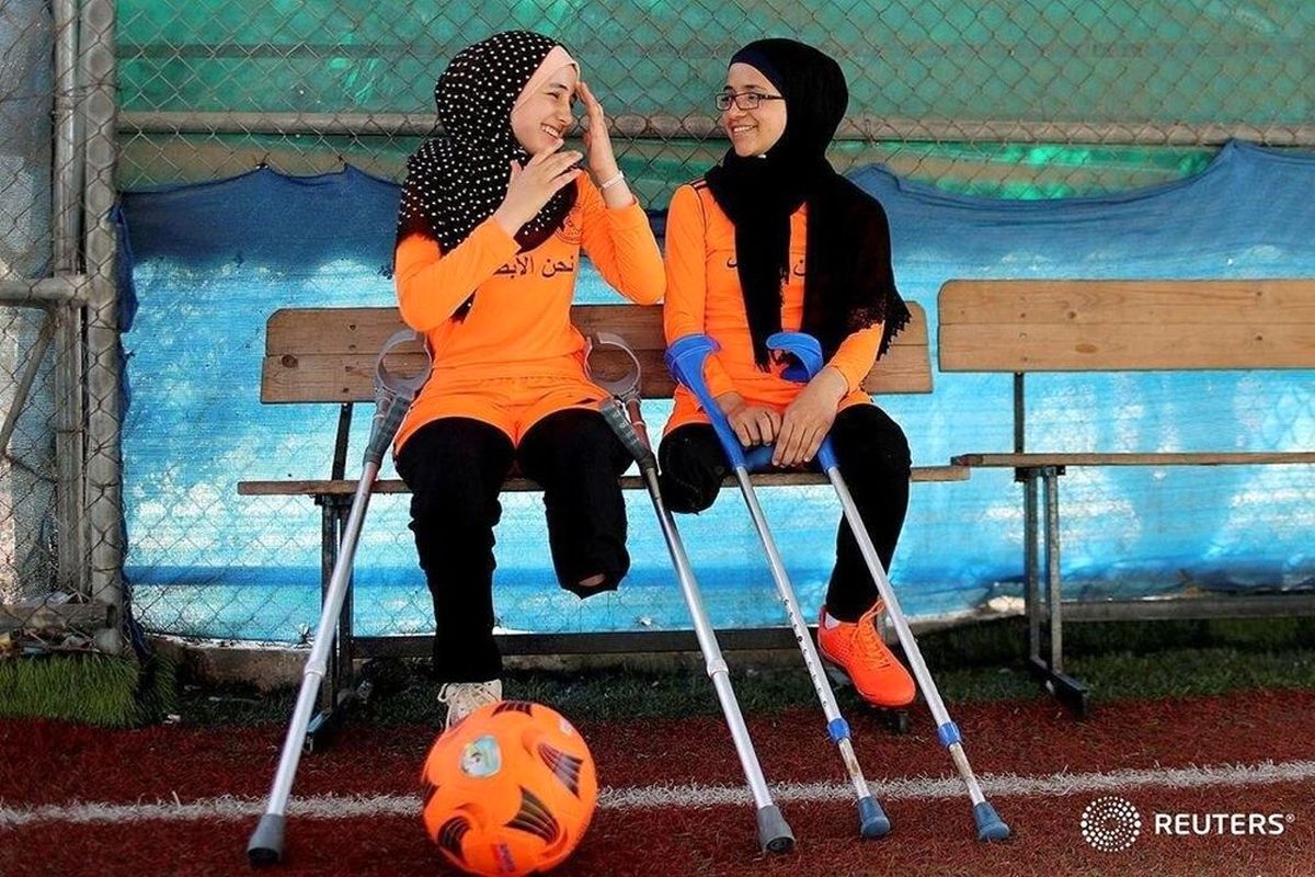 فوتبال بدون پای دختران فلسطینی + عکس