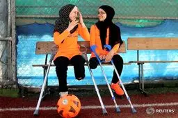 فوتبال بدون پای دختران فلسطینی + عکس