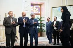 تشویق های ایستاده لاریجانی و وزیر ورزش برای کیمیا/عکس