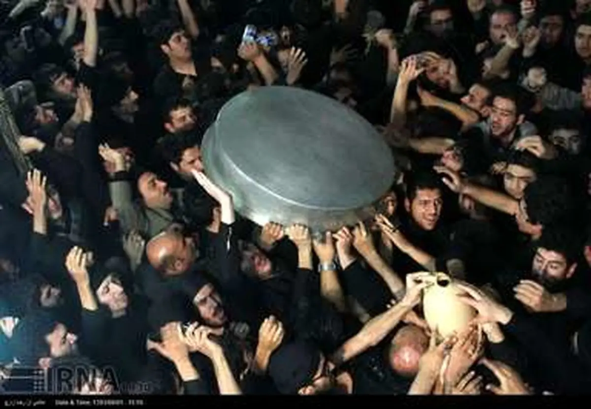 مراسم طشت گذاری اردبیلی‌ها در آستانه ماه محرم /گزارش تصویری