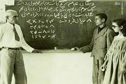 کلاس درس معروف‌ترین معلم ایران/عکس