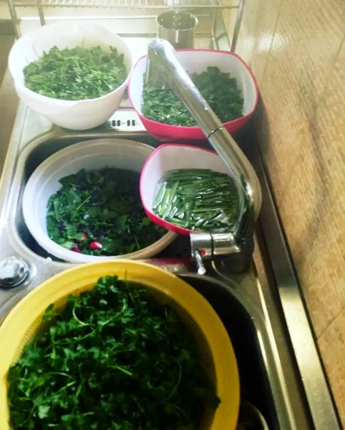 عکس جالب کمند امیرسلیمانی برای اینکه نشان دهد زندگی عجیب و خاصی ندارد!