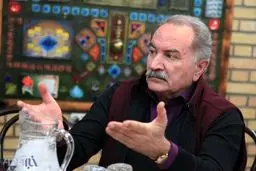 جمشید پژویان: دولت یارانه را دستی به مردم بدهد /هزینه صف بانکها باعث انصراف می شود