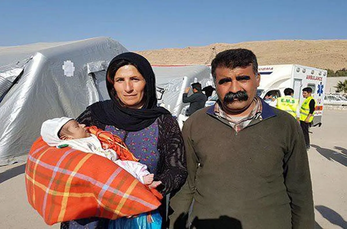 تولد معجزه در زلزله/عکس