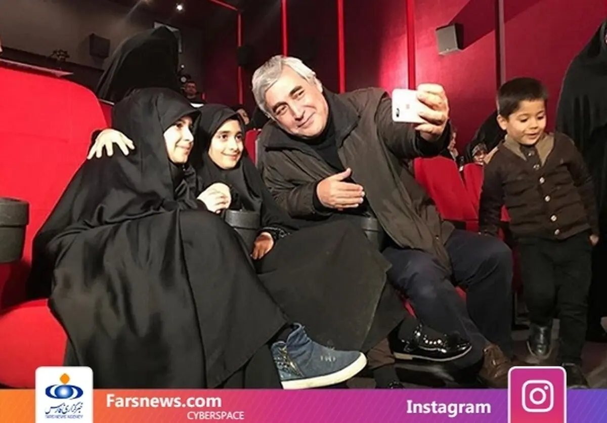 عکس سلفی ابراهیم حاتمی کیا با دختران مدافعان حرم