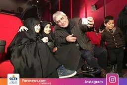 عکس سلفی ابراهیم حاتمی کیا با دختران مدافعان حرم