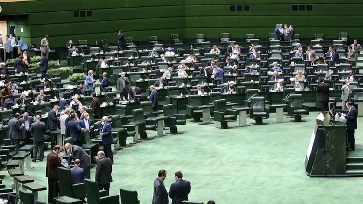 مجلس یازدهم هم بی‌اعتنا از کنار رئیس‌جمهور شدن زنان گذشت / تکلیف زنان در تعریف رجل سیاسی نامشخص ماند / باز هم کار به شورای نگهبان کشید