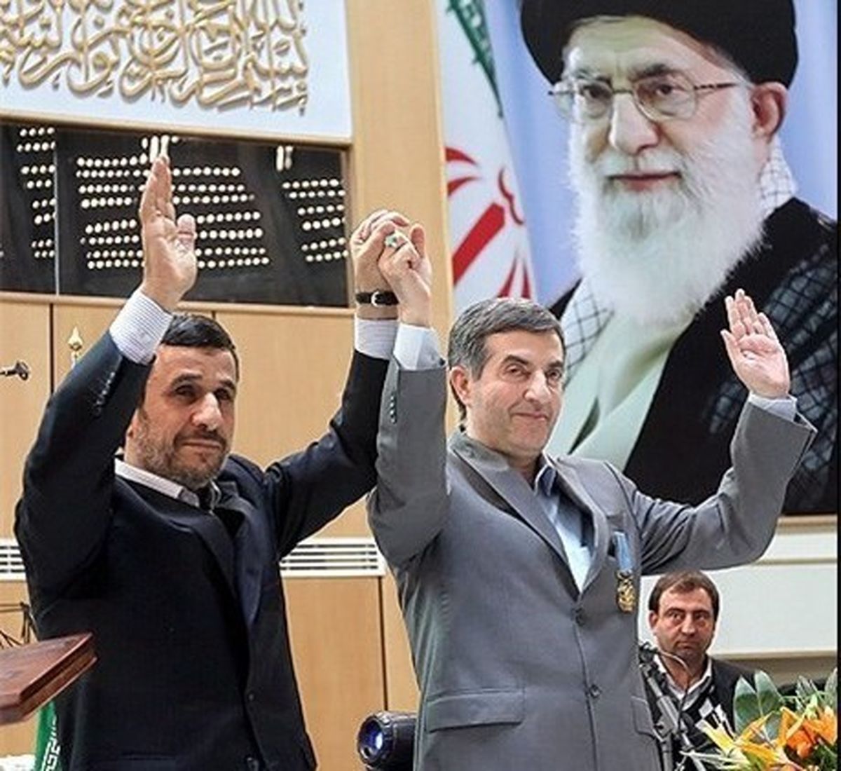 مردم در گیرودار تامین هزینههای شب عید، دولت در تدارک همایش میلیاردی دیگر!