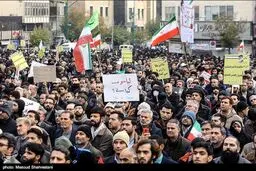 لیاخوف کجا بود؟ / داستان زندگی افسر روسی که روی پلاکاردهای تظاهرات دوشنبه آمد! + عکس