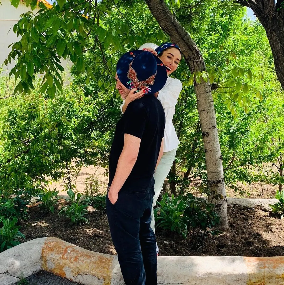 شوخی بهاره افشاری با برادرش! + عکس