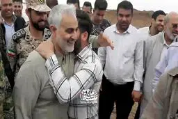 فیلمی از حضور سپهبد قاسم سلیمانی برای کمک رسانی به مردم در سیل خوزستان