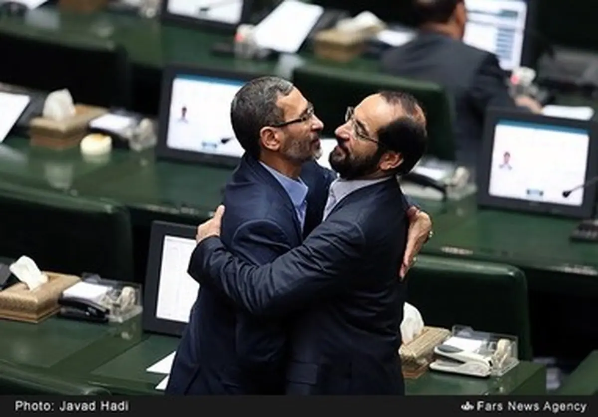 روبوسی‎‌های عیدانه در اولین جلسه مجلس سال 95/ تصاویر
