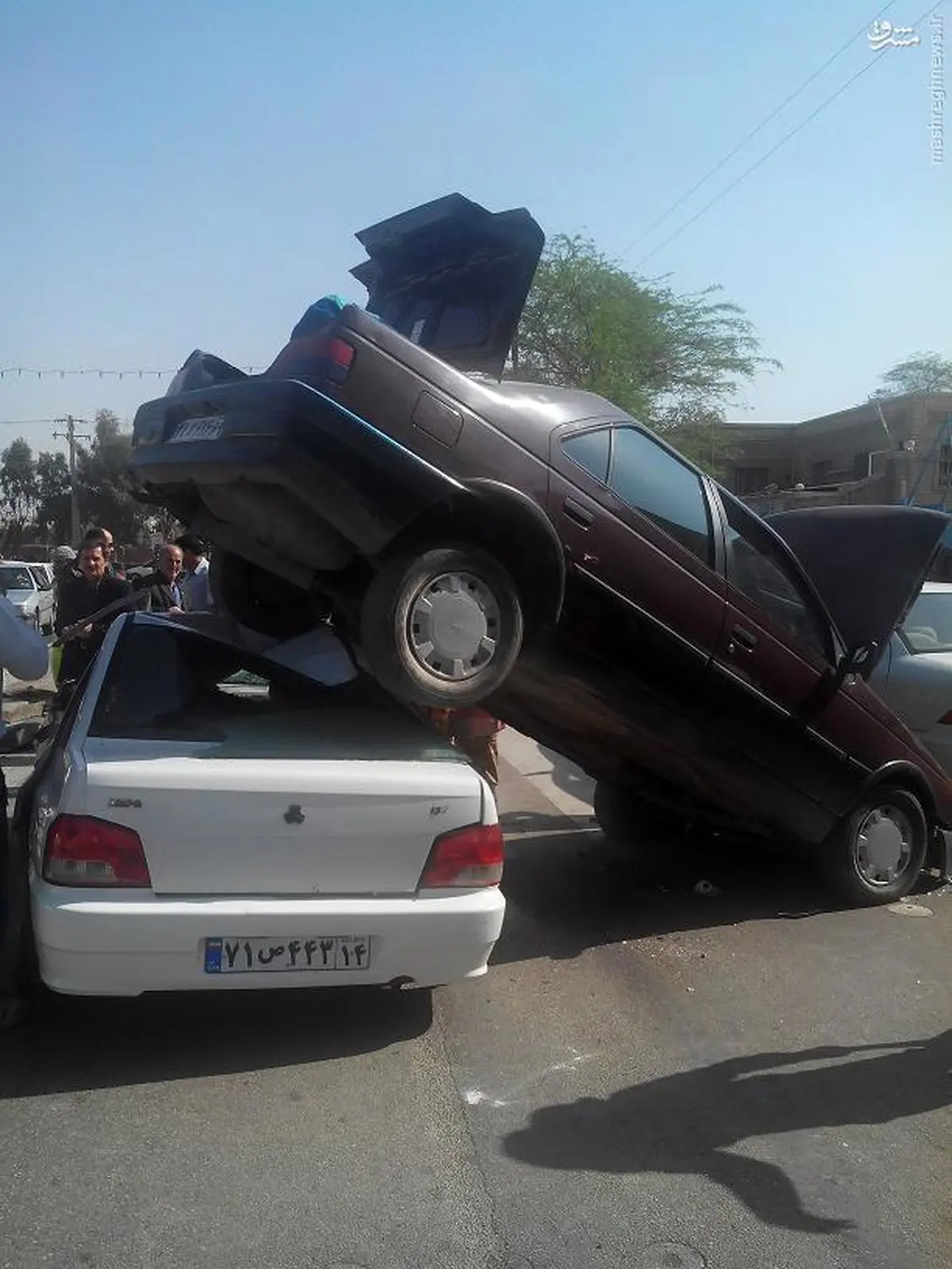 عکس/ تصادف عجیب پژو و پراید