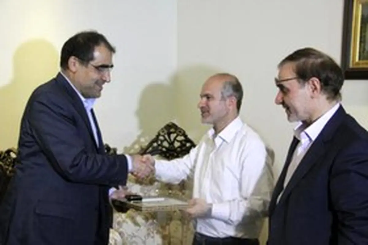وزیر بهداشت با جانباز 50 درصد دیدار کرد +عکس