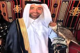 اسطوره فوتبال اسپانیا در لباس محلی قطر/عکس