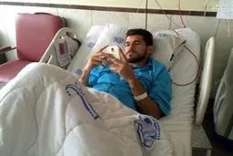 هافبک برزیلی پرسپولیس روی تخت بیمارستان/ عکس