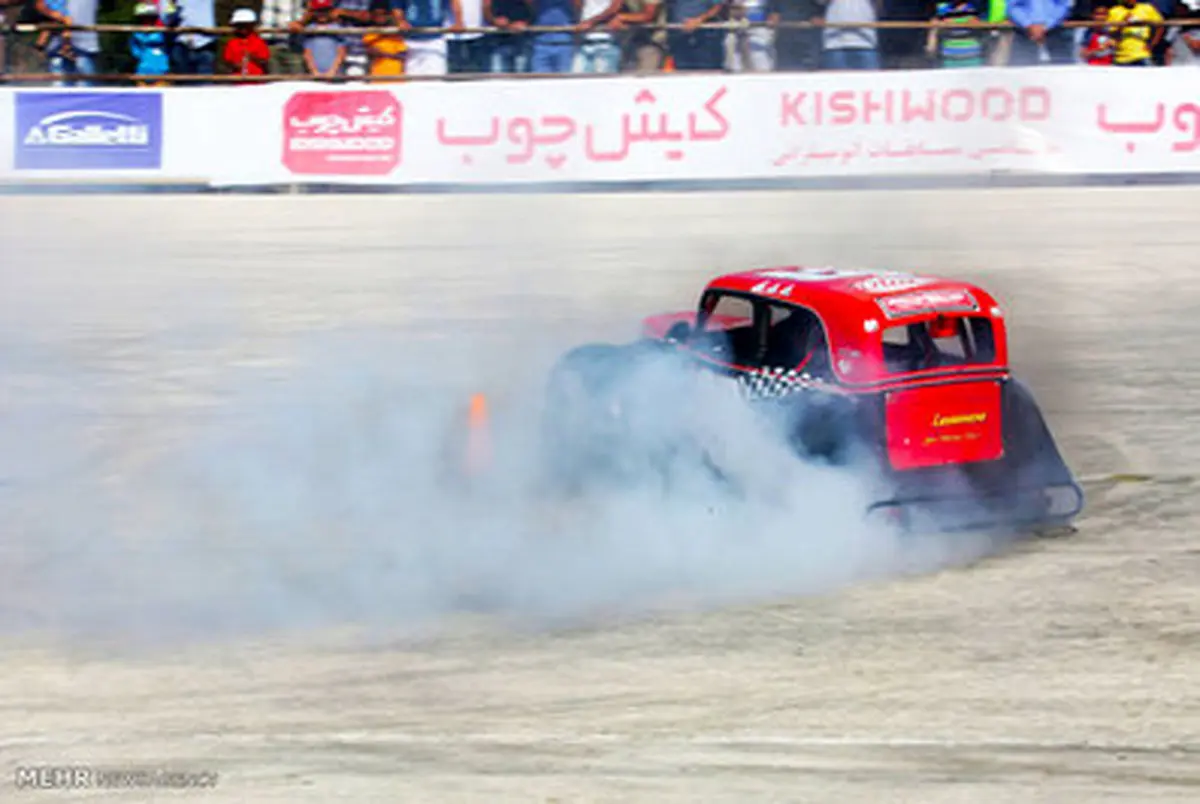 اجرای حرکات نمایشی دریفت در جزیره کیش/تصاویر