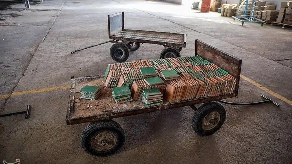 تصاویر دیده نشده از کارخانه کاشی سنتی قدس رضوی