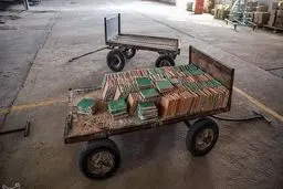 تصاویر دیده نشده از کارخانه کاشی سنتی قدس رضوی